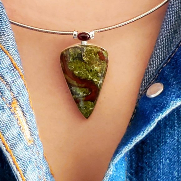 Dragon Blood Stone & Garnet Pendent - Picture 5 of 8